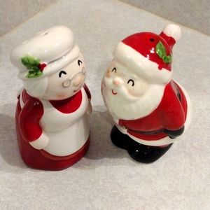 St. Nicholas square salt and pepper shakers.